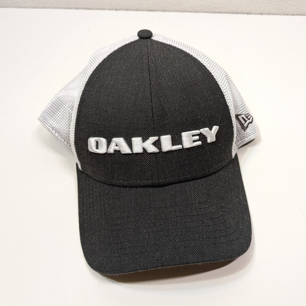 Oakley Trucker Hat New Era 9FORTY Snapback Black White Mesh Gorpcore Streetwear